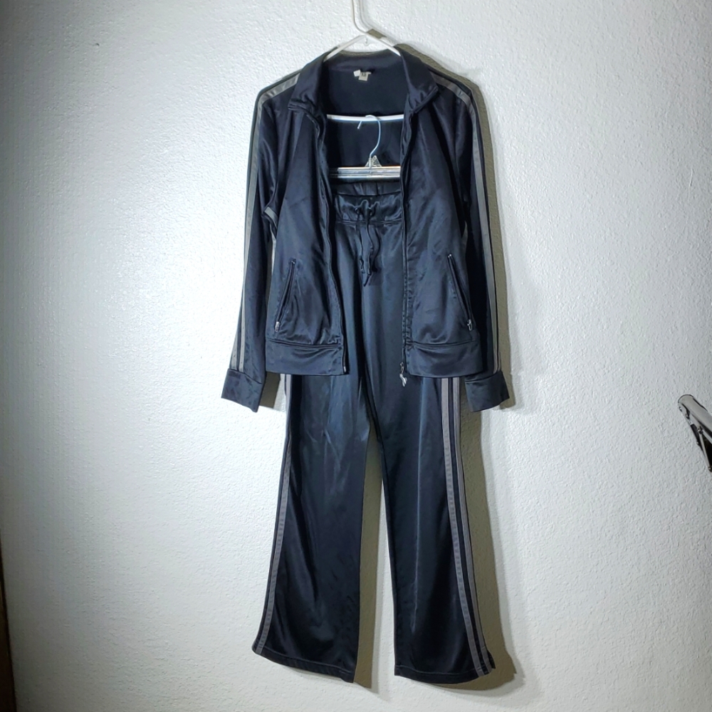District Threads Ladies Medium Black/Grey  Jacket, Medium Pants Track Suit